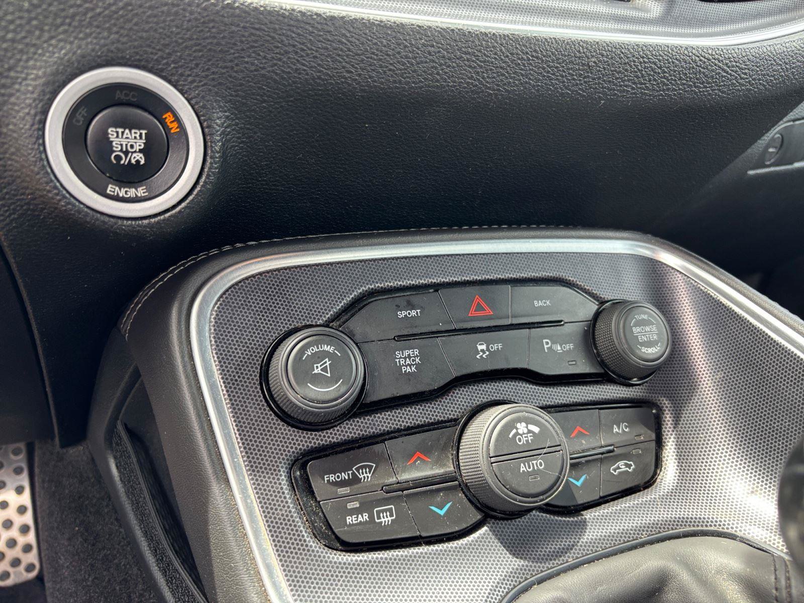Used 2015 Dodge Challenger R/T Plus RWD image 29