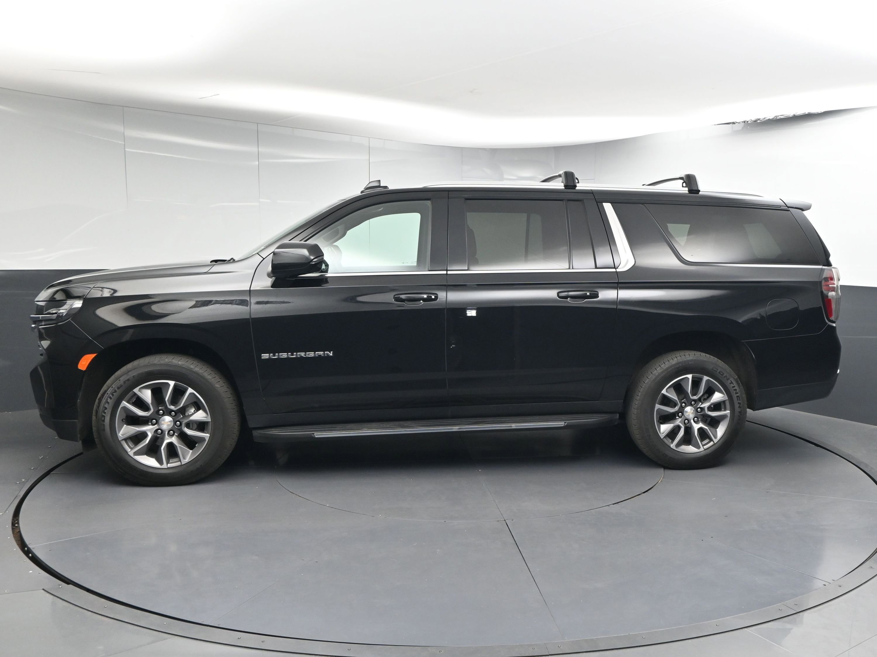 Used 2022 Chevrolet Suburban LT w/ LT Signature Package image 5