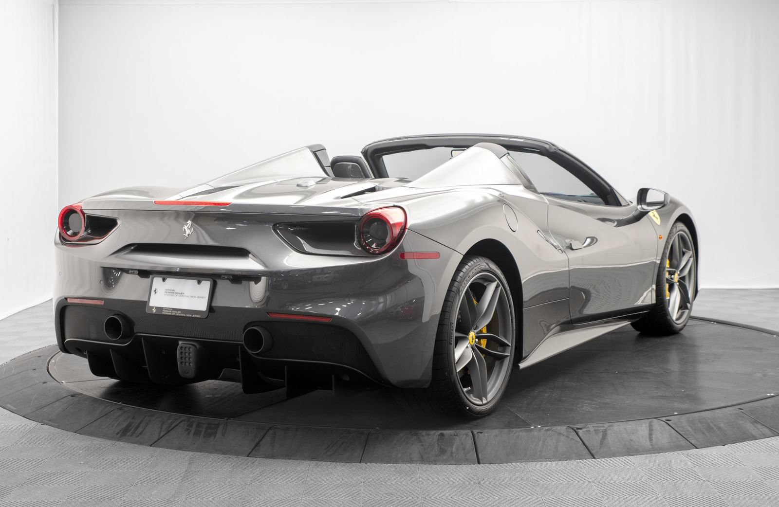 Used 2017 Ferrari 488 Spider RWD image 7