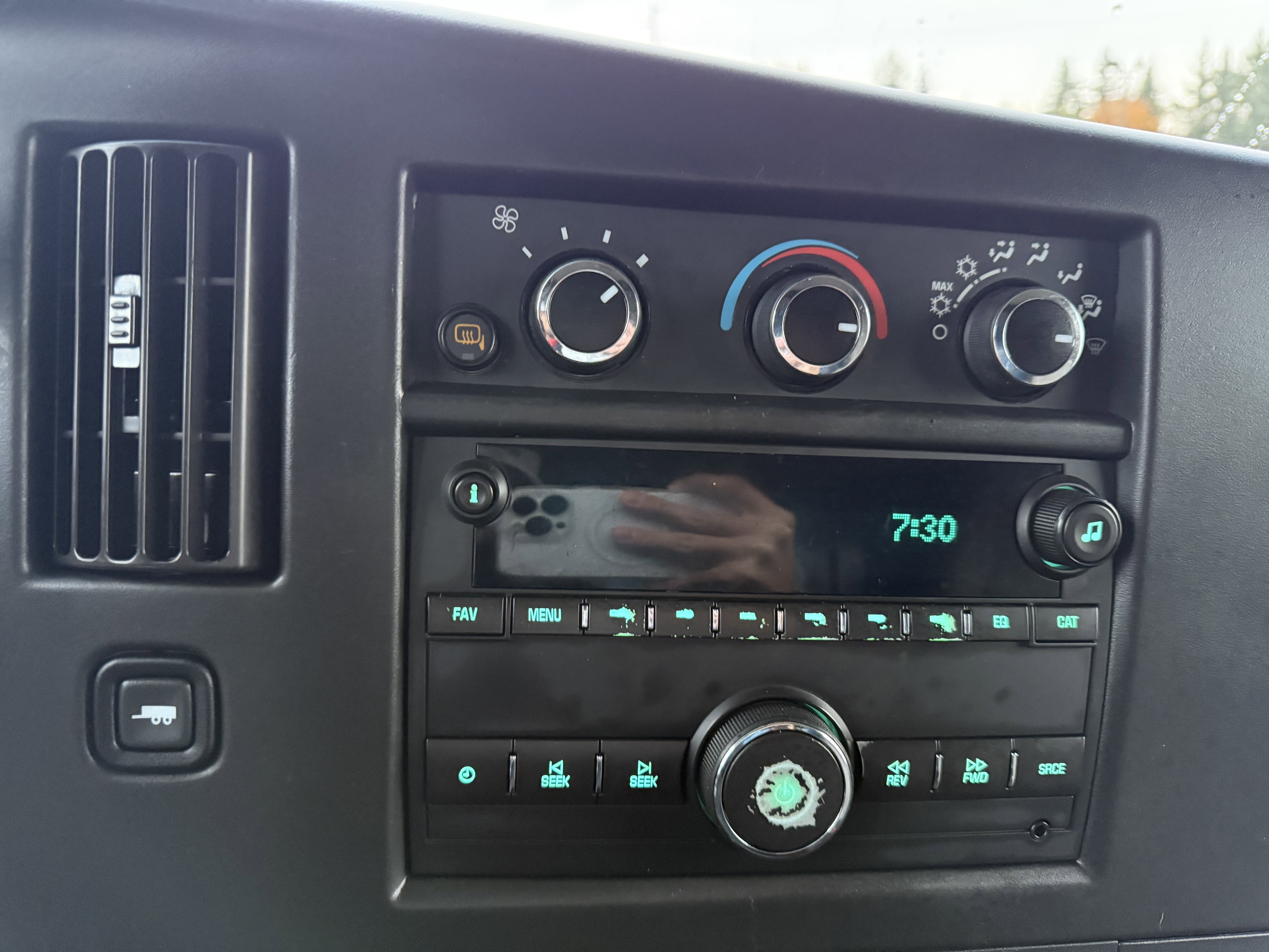 Used 2017 Chevrolet Express 2500 image 19