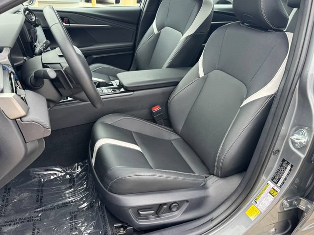 Used 2025 Toyota Camry SE FWD image 13