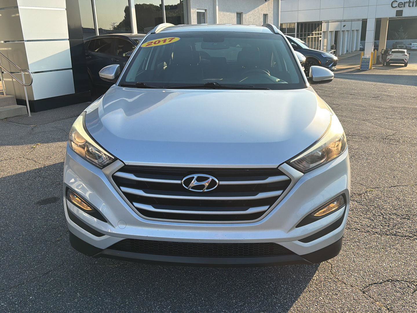 Used 2017 Hyundai Tucson SE Plus AWD/4WD image 2