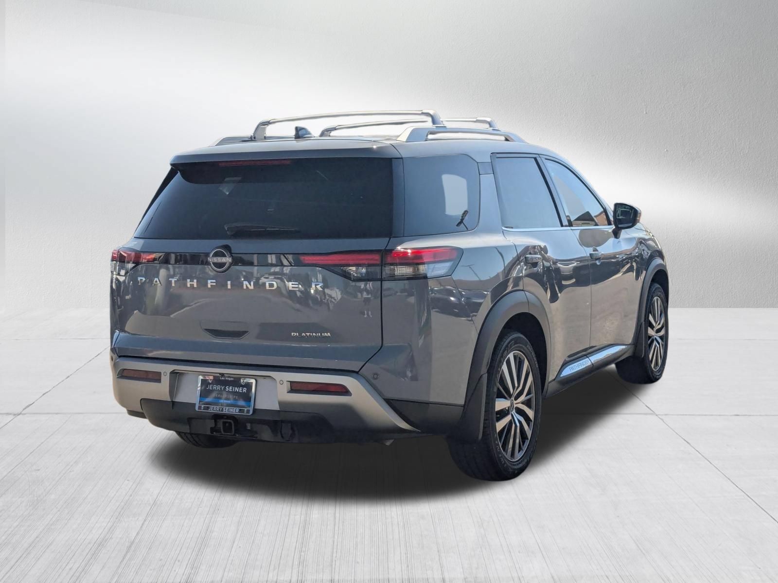 Used 2022 Nissan Pathfinder Platinum w/ Cargo Package FWD image 5