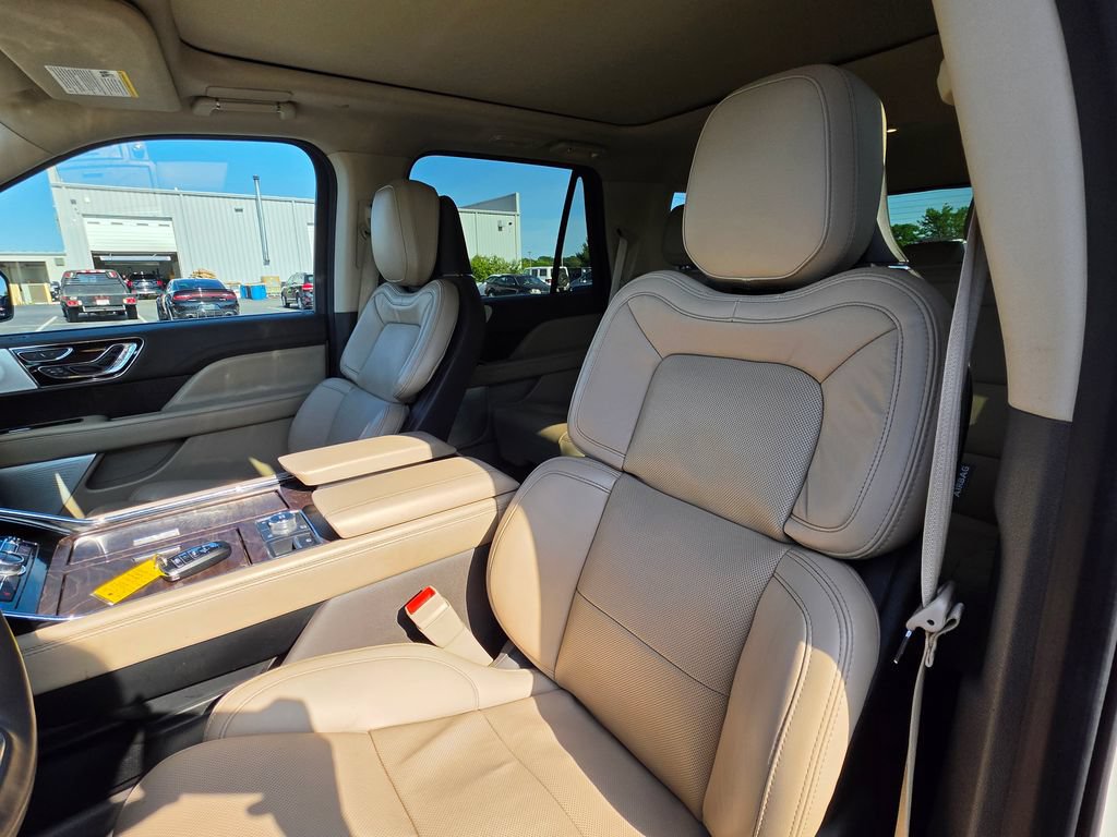 Used 2022 Lincoln Navigator Reserve AWD/4WD image 11