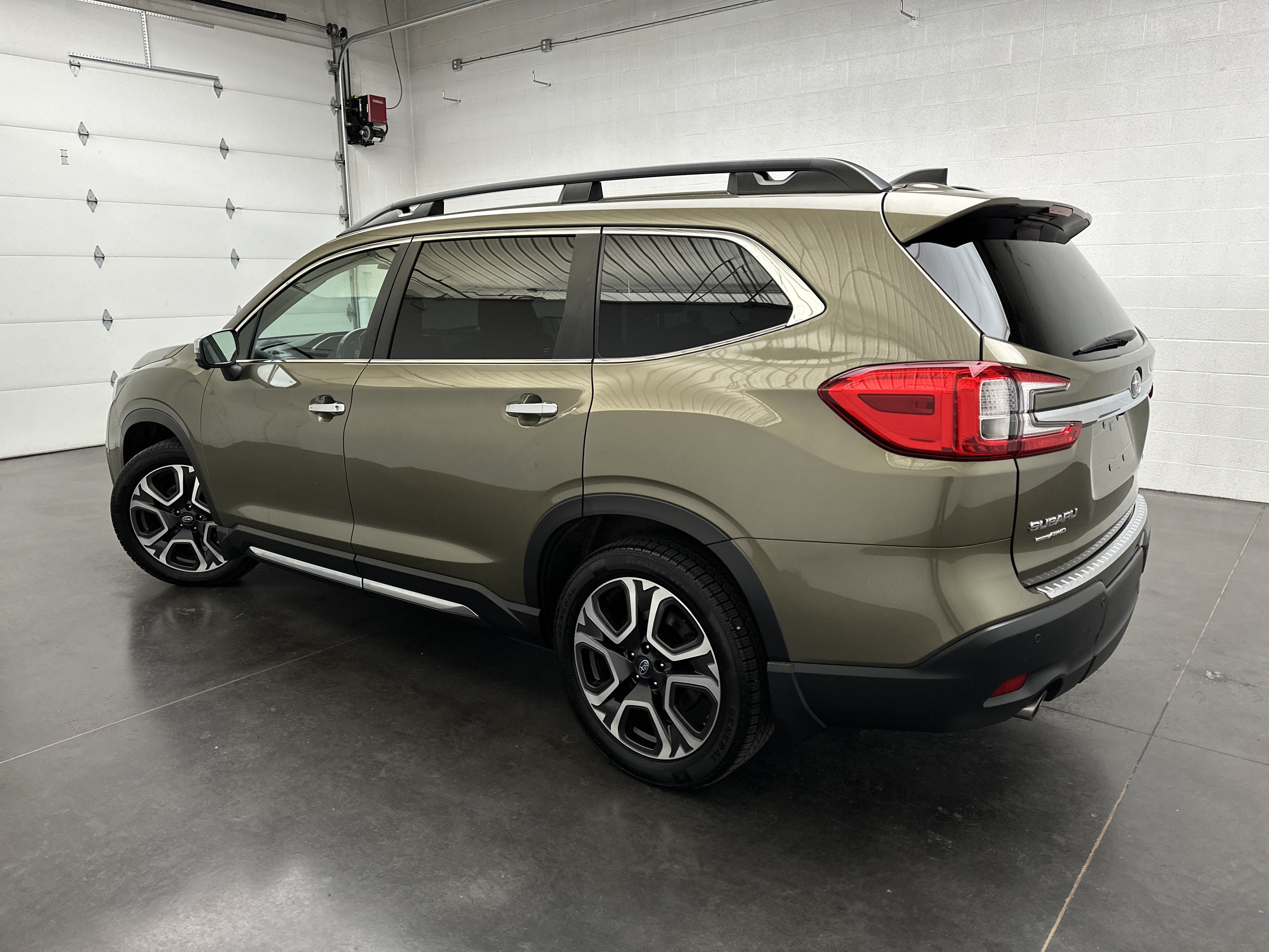 Used 2023 Subaru Ascent Touring AWD/4WD image 7
