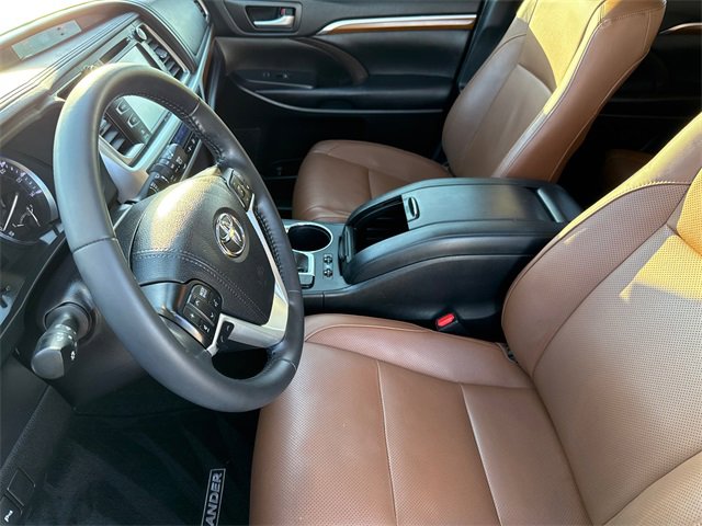 Used 2019 Toyota Highlander Limited image 21