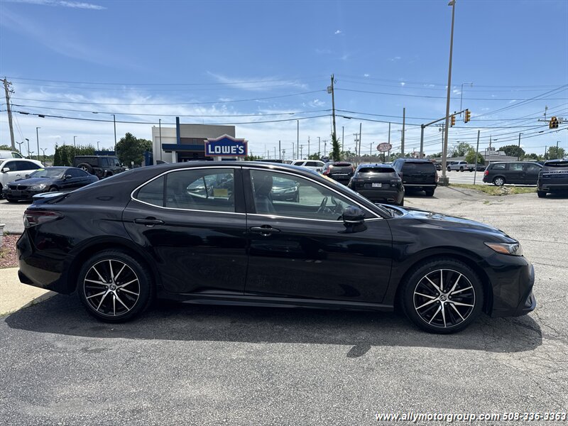 Used 2024 Toyota Camry SE w/ Cold Weather Package FWD image 4