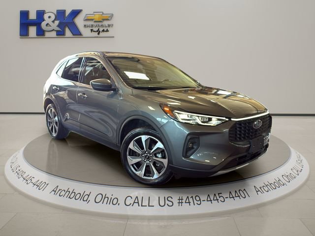 Used 2025 Ford Escape Platinum image 1