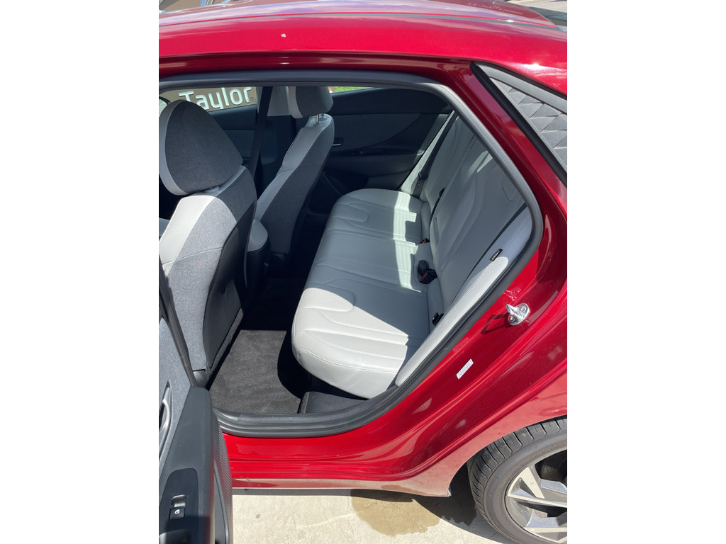 Certified 2025 Hyundai Elantra Limited FWD image 10