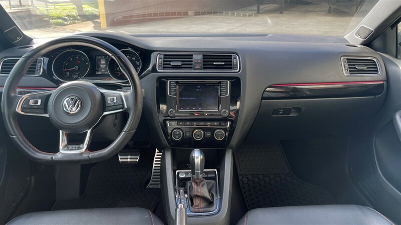 Used 2016 Volkswagen Jetta GLI SE FWD image 10