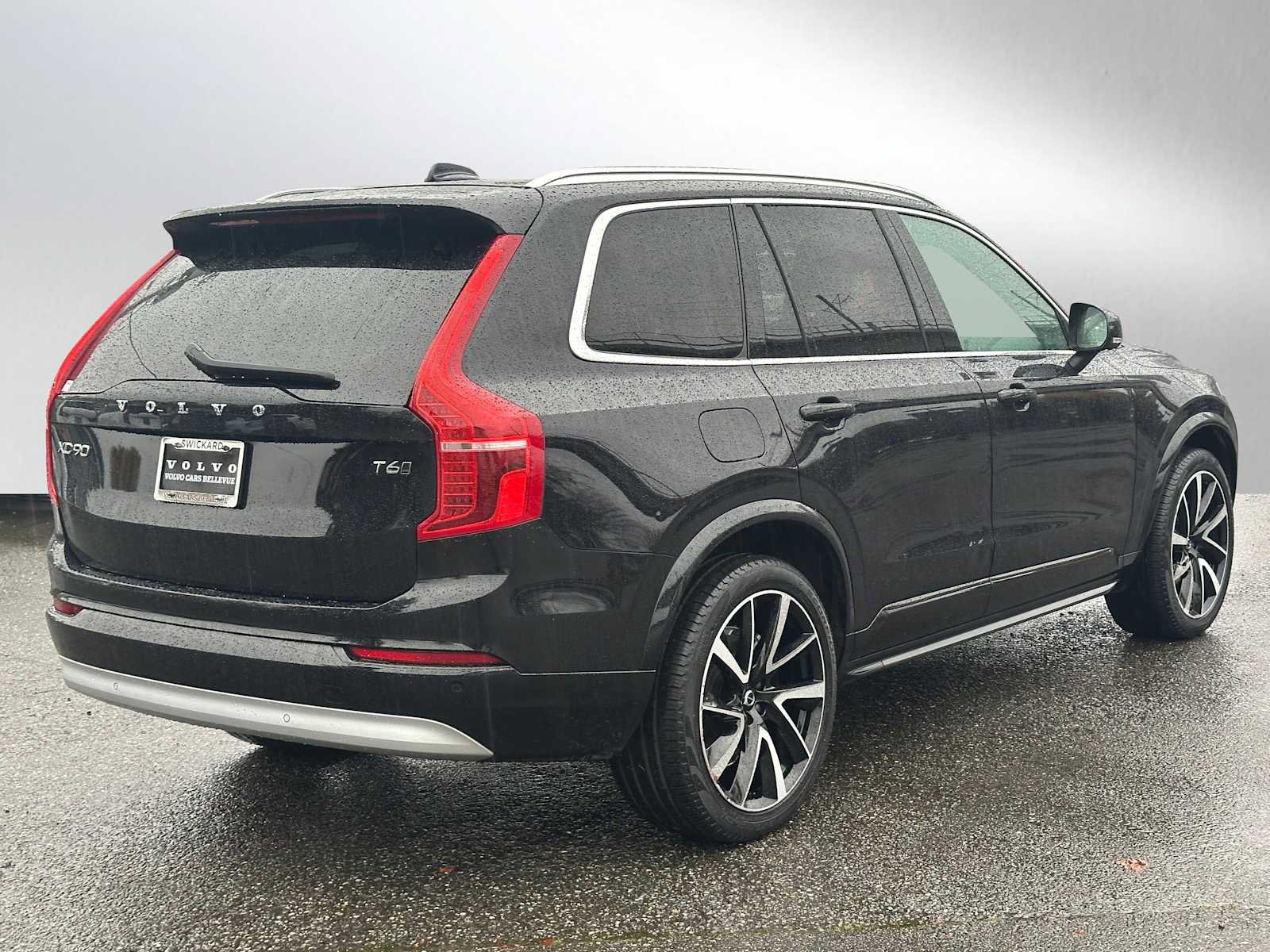 Certified 2022 Volvo XC90 T6 Momentum w/ Advanced Package image 3