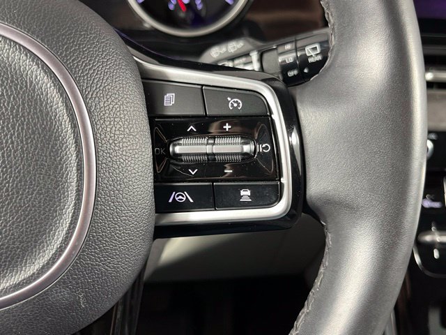 Used 2024 Kia Carnival EX FWD image 16