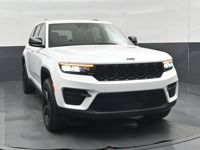 Used 2024 Jeep Grand Cherokee Altitude AWD/4WD image 36