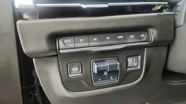 Used 2025 Cadillac Escalade Sport w/ Touring Package AWD/4WD image 41