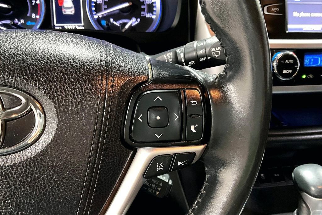 Used 2019 Toyota Highlander SE image 25