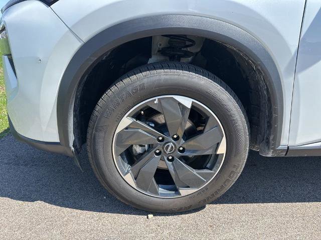 Used 2025 Nissan Rogue SV image 16