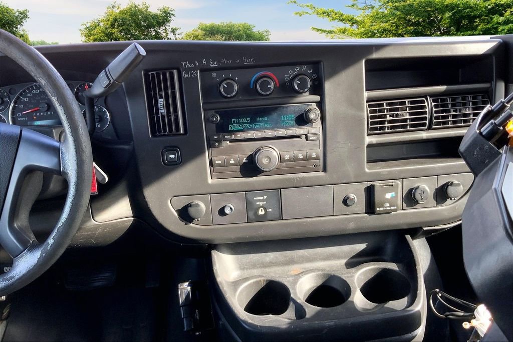 Used 2015 Chevrolet Express 2500 image 9