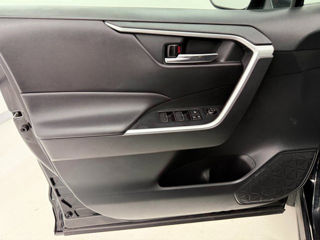 Used 2022 Toyota RAV4 XLE Premium image 31