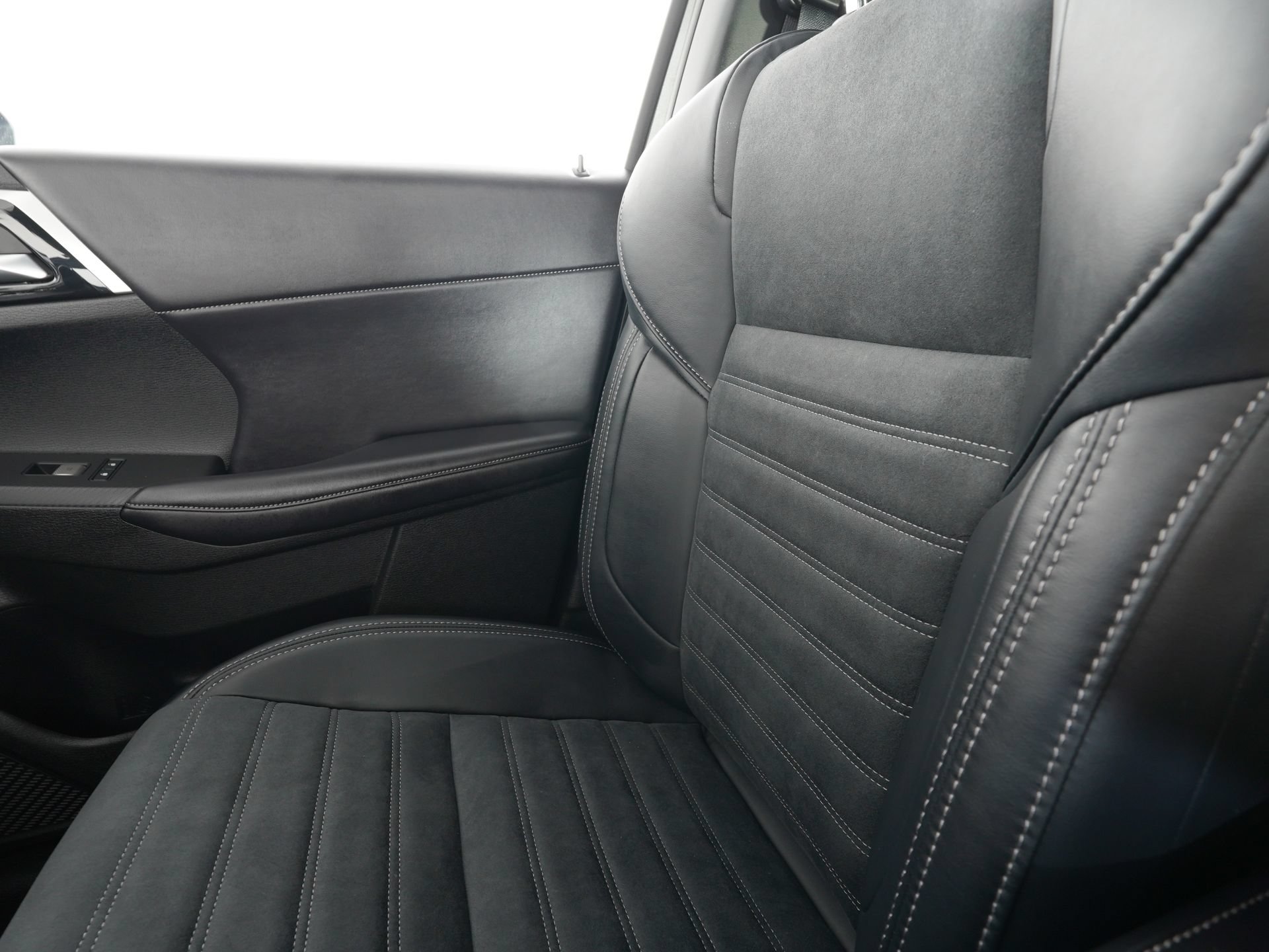 New 2026 Mitsubishi Outlander LE FWD image 19