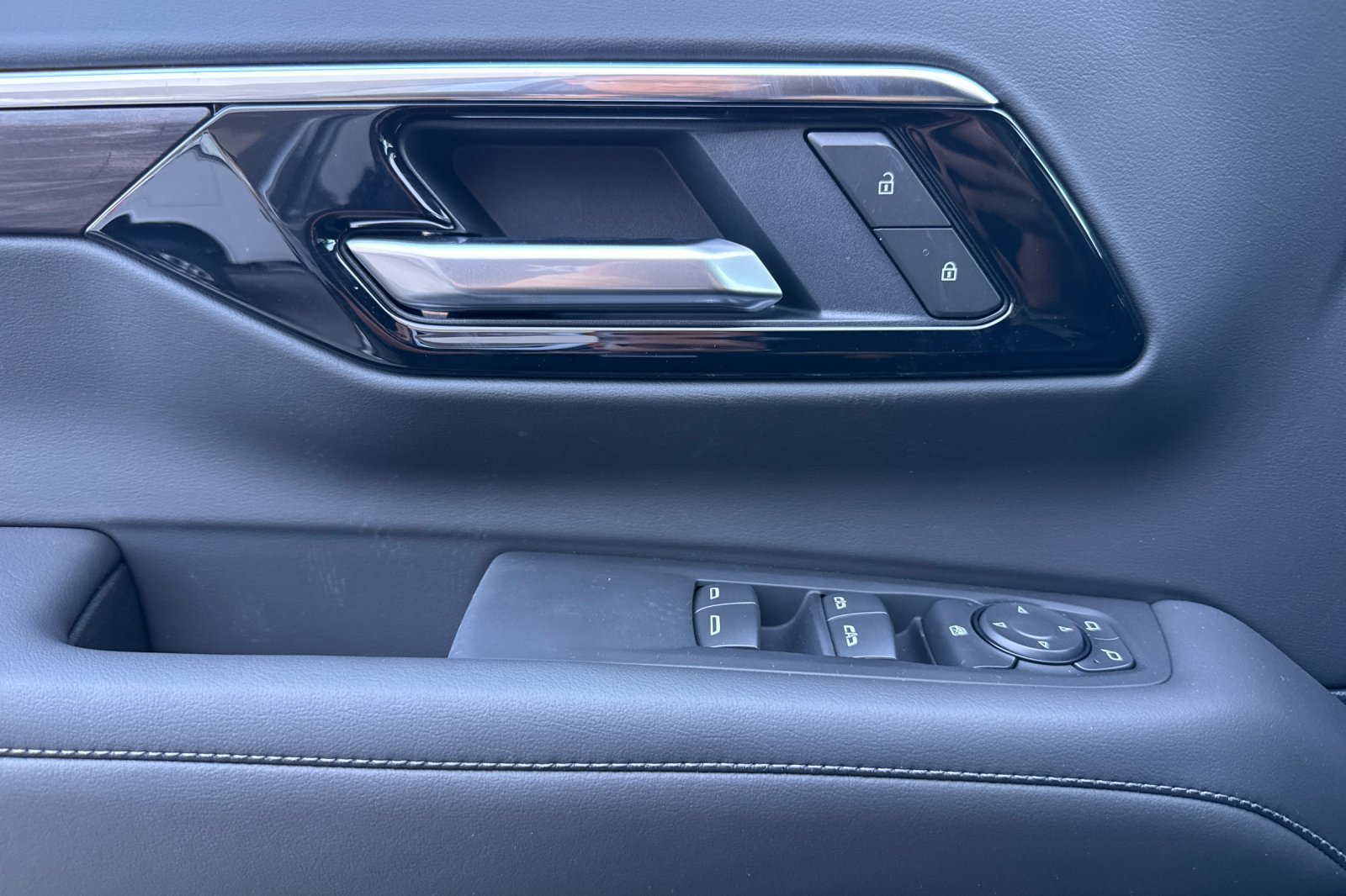 New 2026 Chevrolet Suburban LS w/ Max Trailering Package RWD image 10