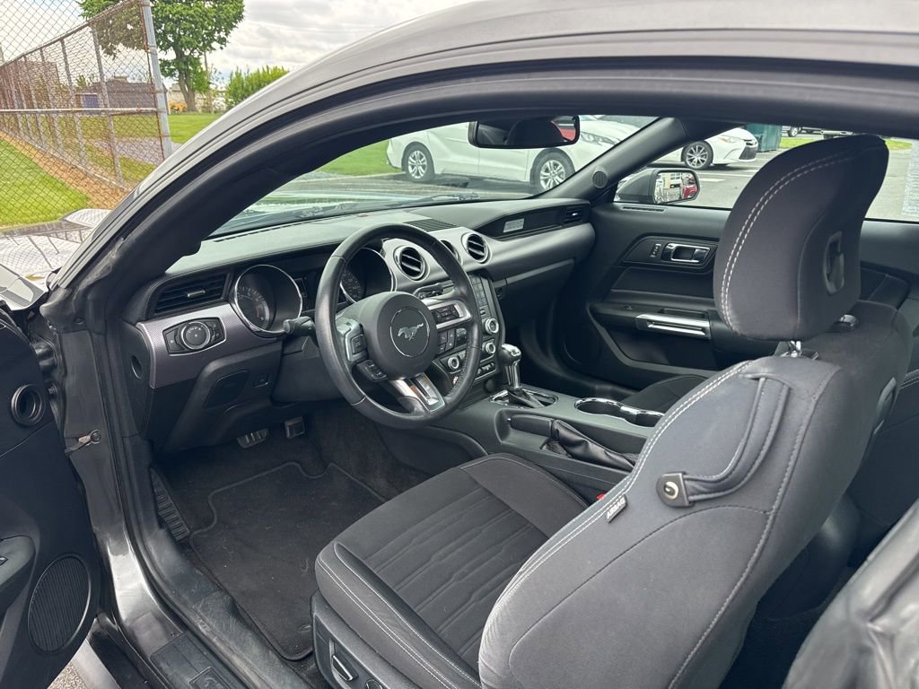Used 2016 Ford Mustang Coupe RWD image 6
