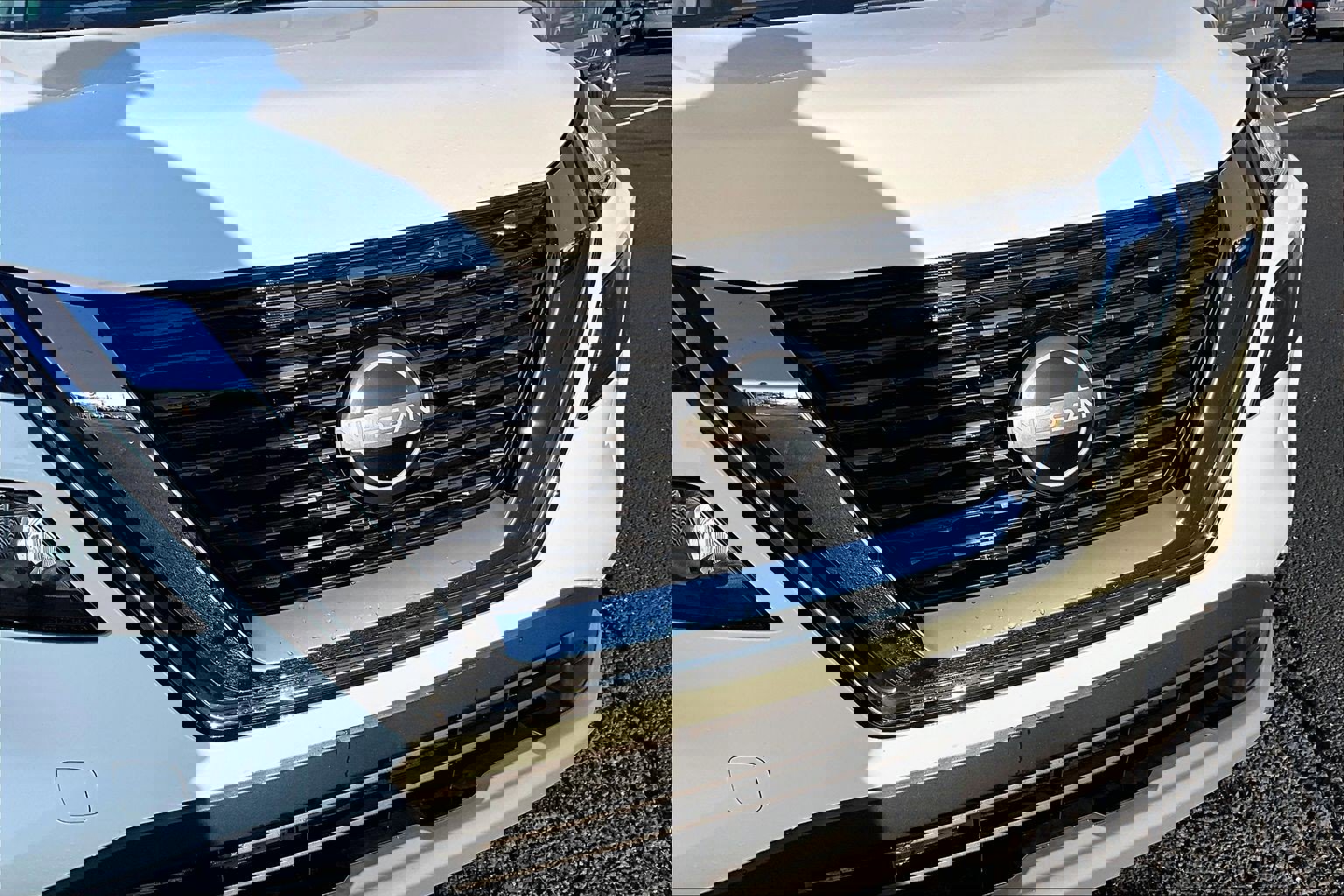 Used 2022 Nissan Rogue S image 3