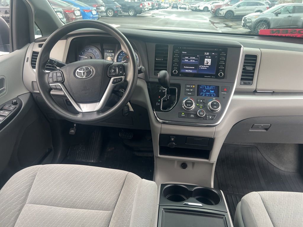 Used 2019 Toyota Sienna LE image 16