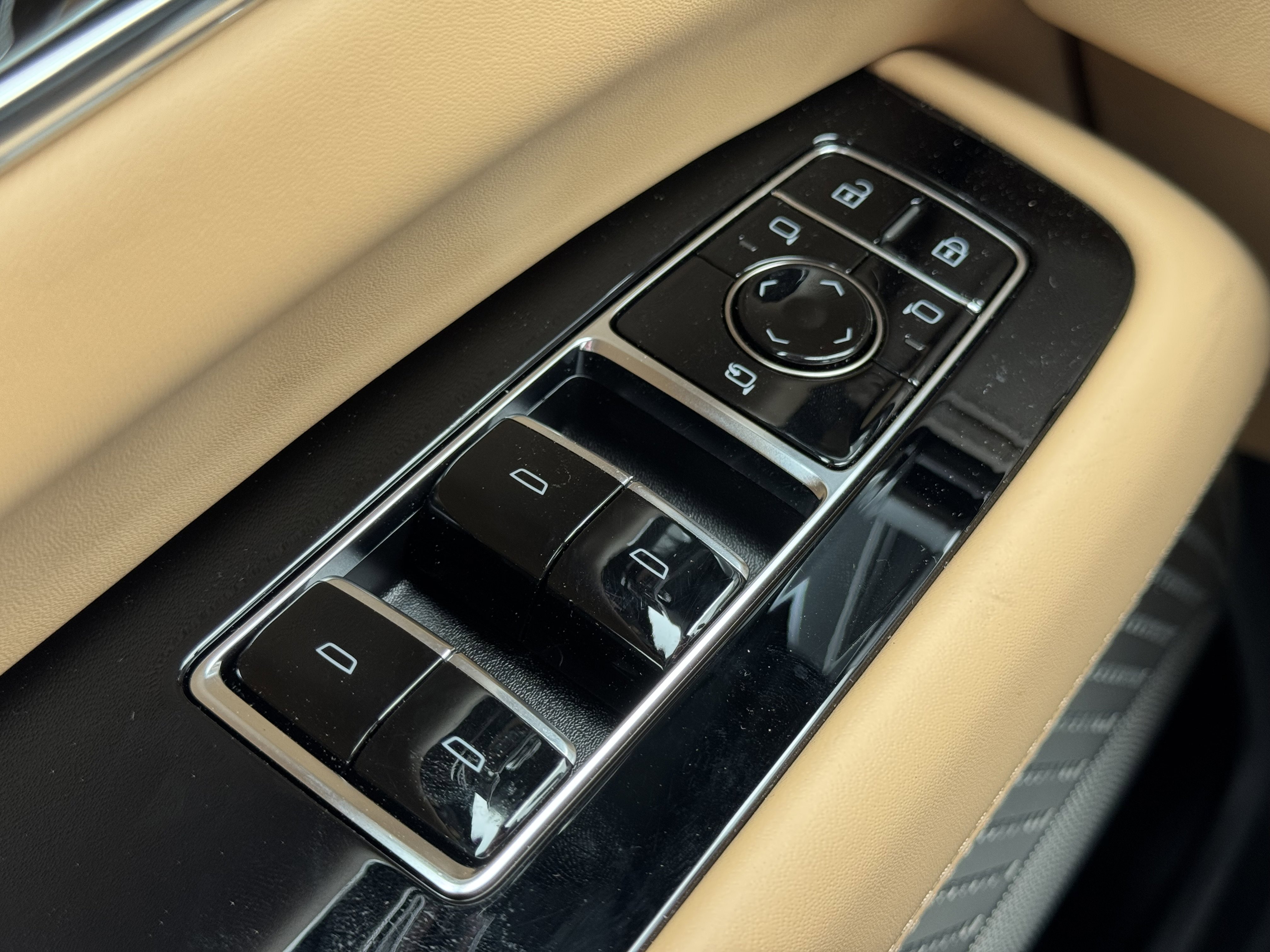 New 2025 Cadillac Escalade IQ Luxury 2 image 30