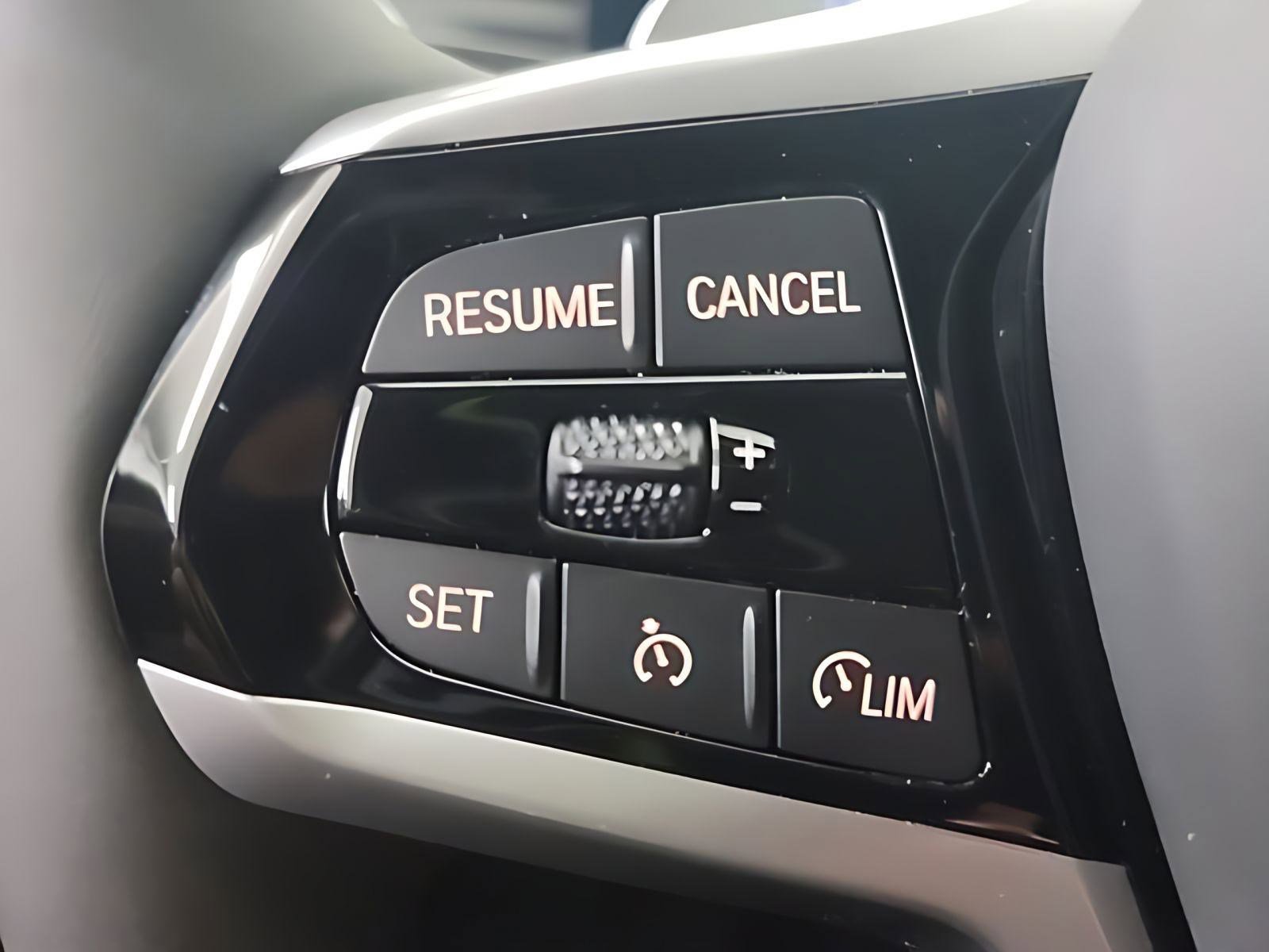 Used 2025 BMW 230i Coupe w/ Convenience Package image 10