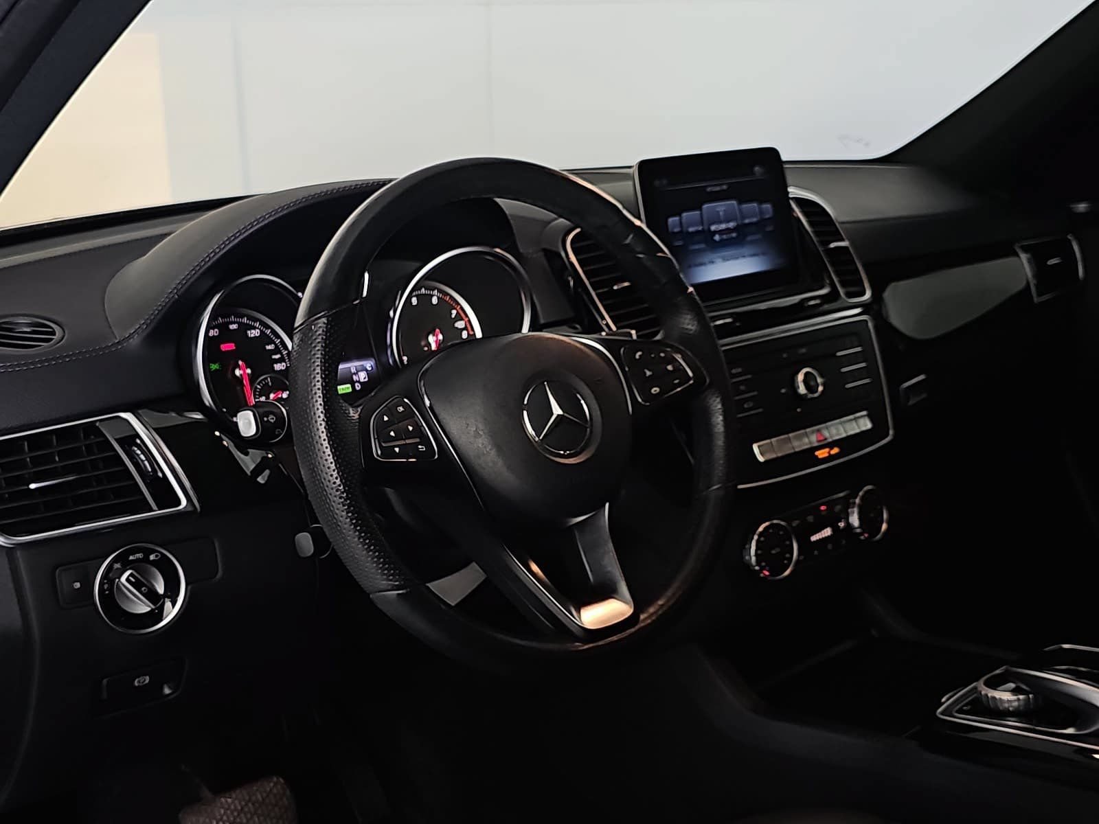 Used 2018 Mercedes-Benz GLE 550e 4MATIC image 16