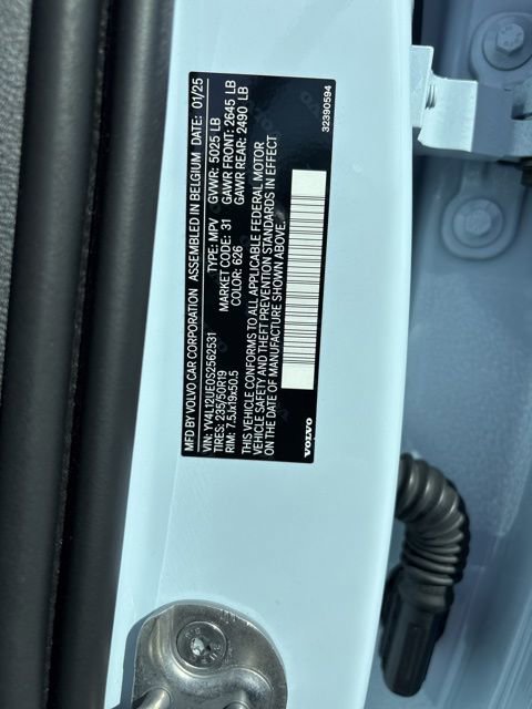 Used 2025 Volvo XC40 B5 Plus image 27