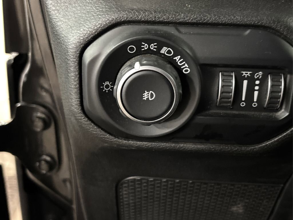 Used 2018 Jeep Wrangler Unlimited Sahara image 26