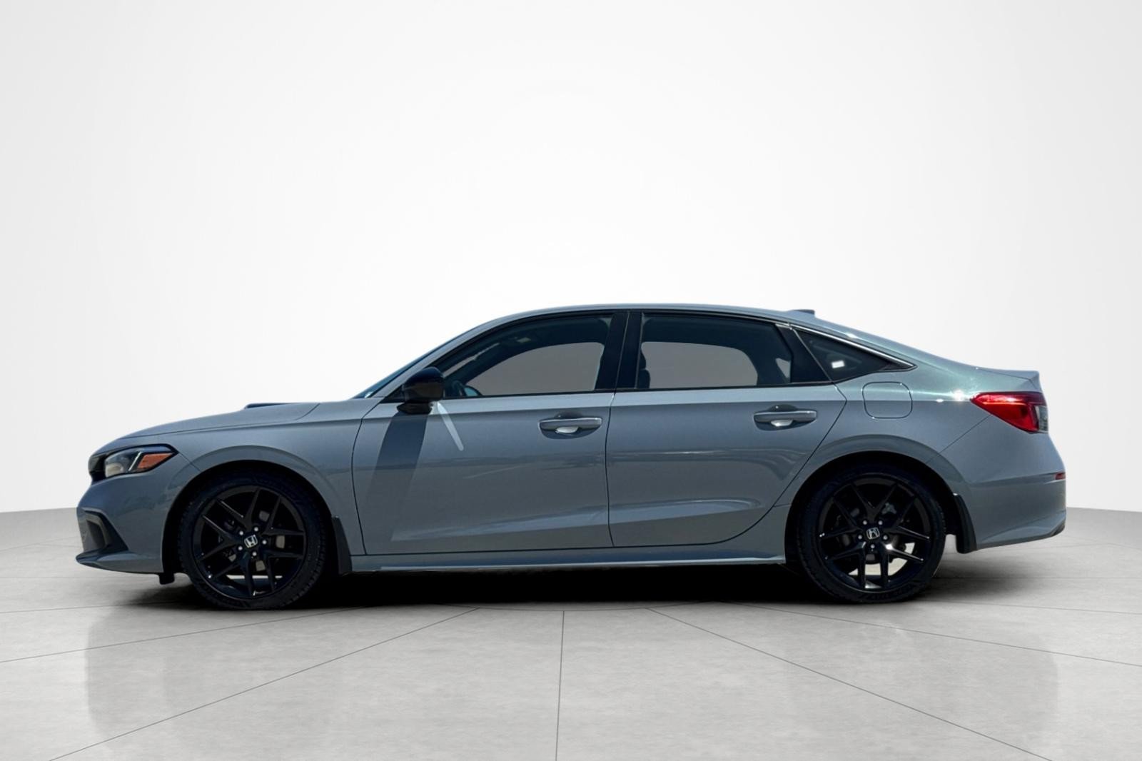 Used 2022 Honda Civic Sport image 2