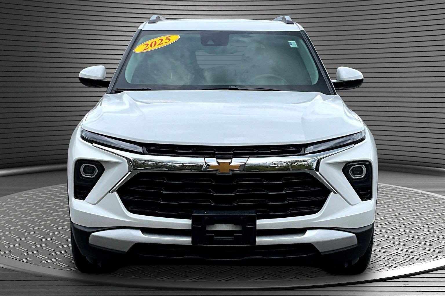 Used 2025 Chevrolet TrailBlazer LT AWD/4WD image 2