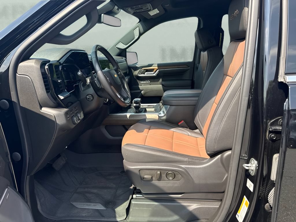 Used 2023 Chevrolet Silverado 1500 High Country AWD/4WD image 5