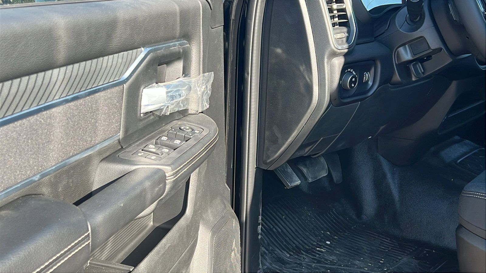 New 2025 RAM 5500 4x4 Crew Cab image 16