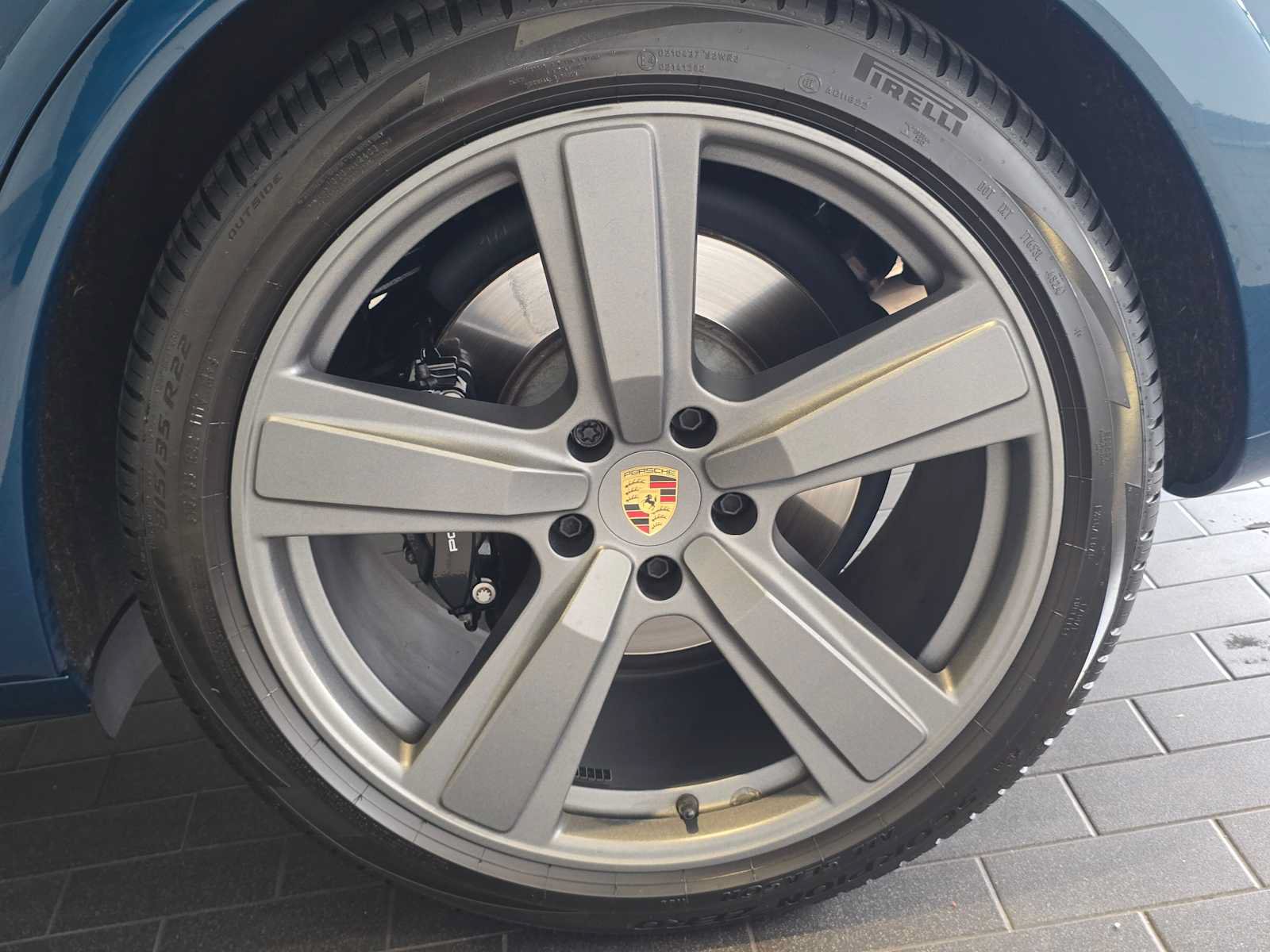 Used 2025 Porsche Cayenne GTS AWD/4WD image 11