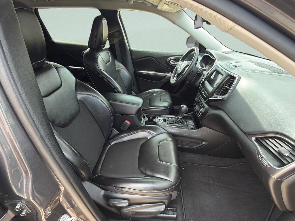 Used 2020 Jeep Cherokee Latitude Plus w/ Comfort/Convenience Group FWD image 10