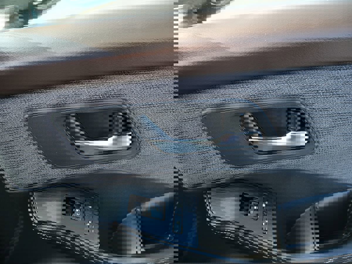 Used 2021 Nissan Rogue SV image 19