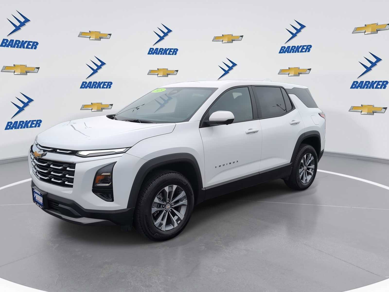 Used 2025 Chevrolet Equinox LT w/ Safety and Technology Package image 4