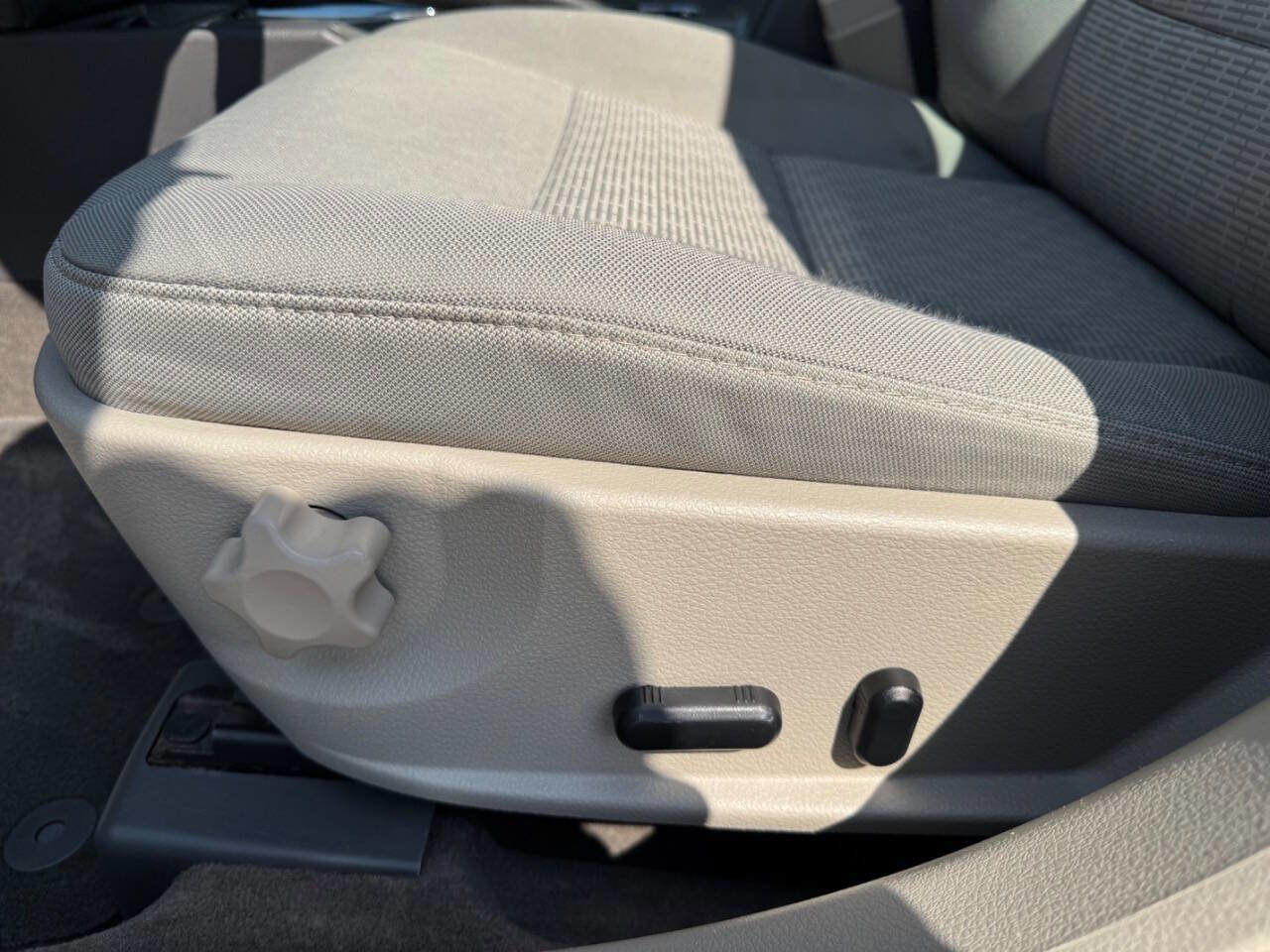Used 2012 Ford Fusion SE FWD image 15