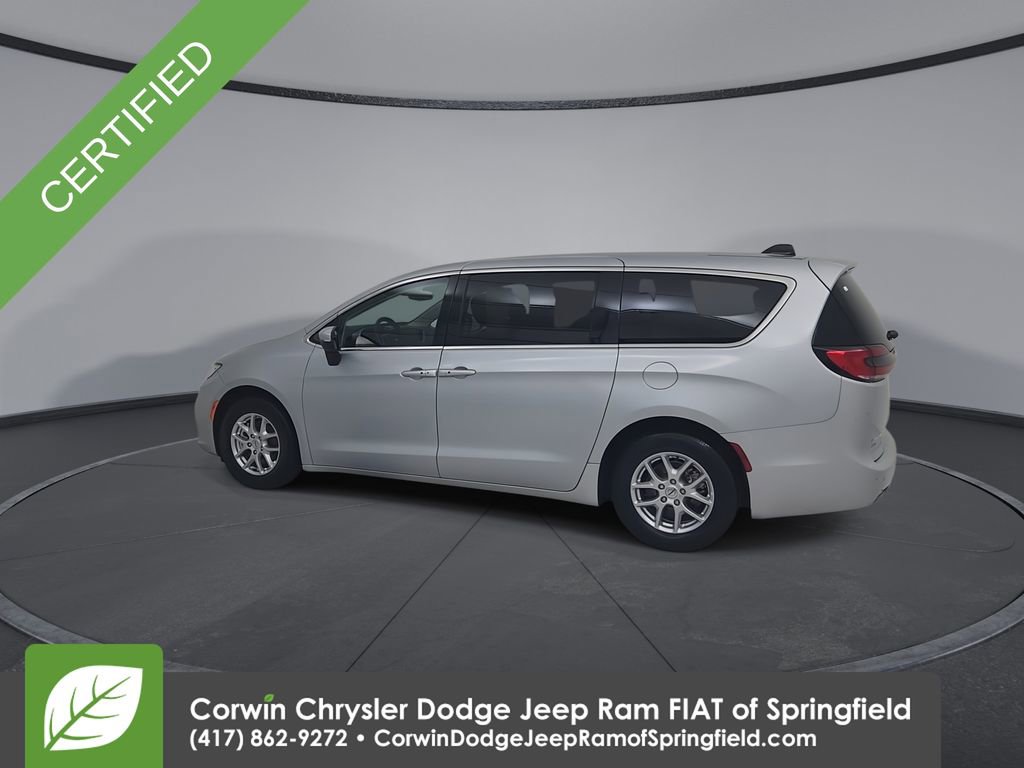 Certified 2023 Chrysler Pacifica Touring-L image 10