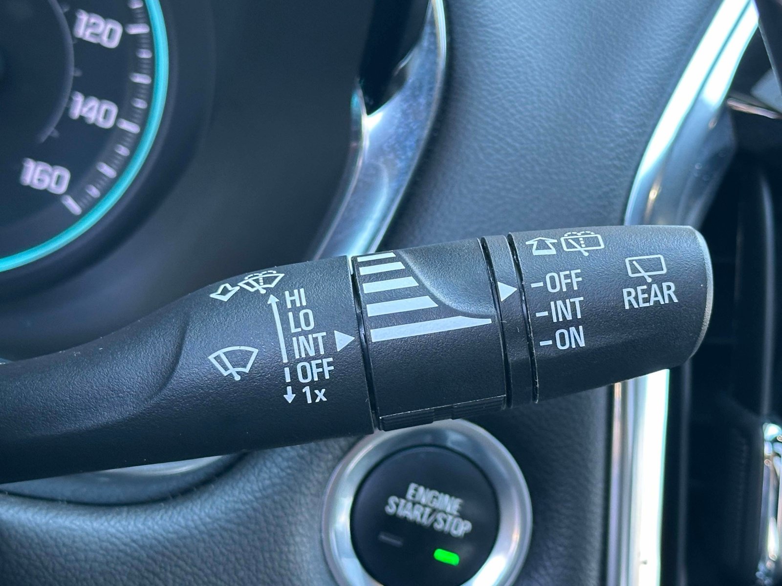Used 2023 Chevrolet Traverse RS AWD/4WD image 25