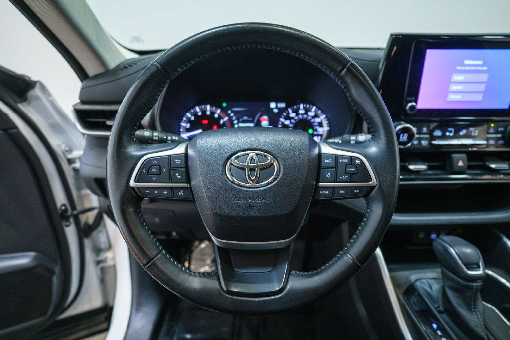 Used 2023 Toyota Highlander LE FWD image 13