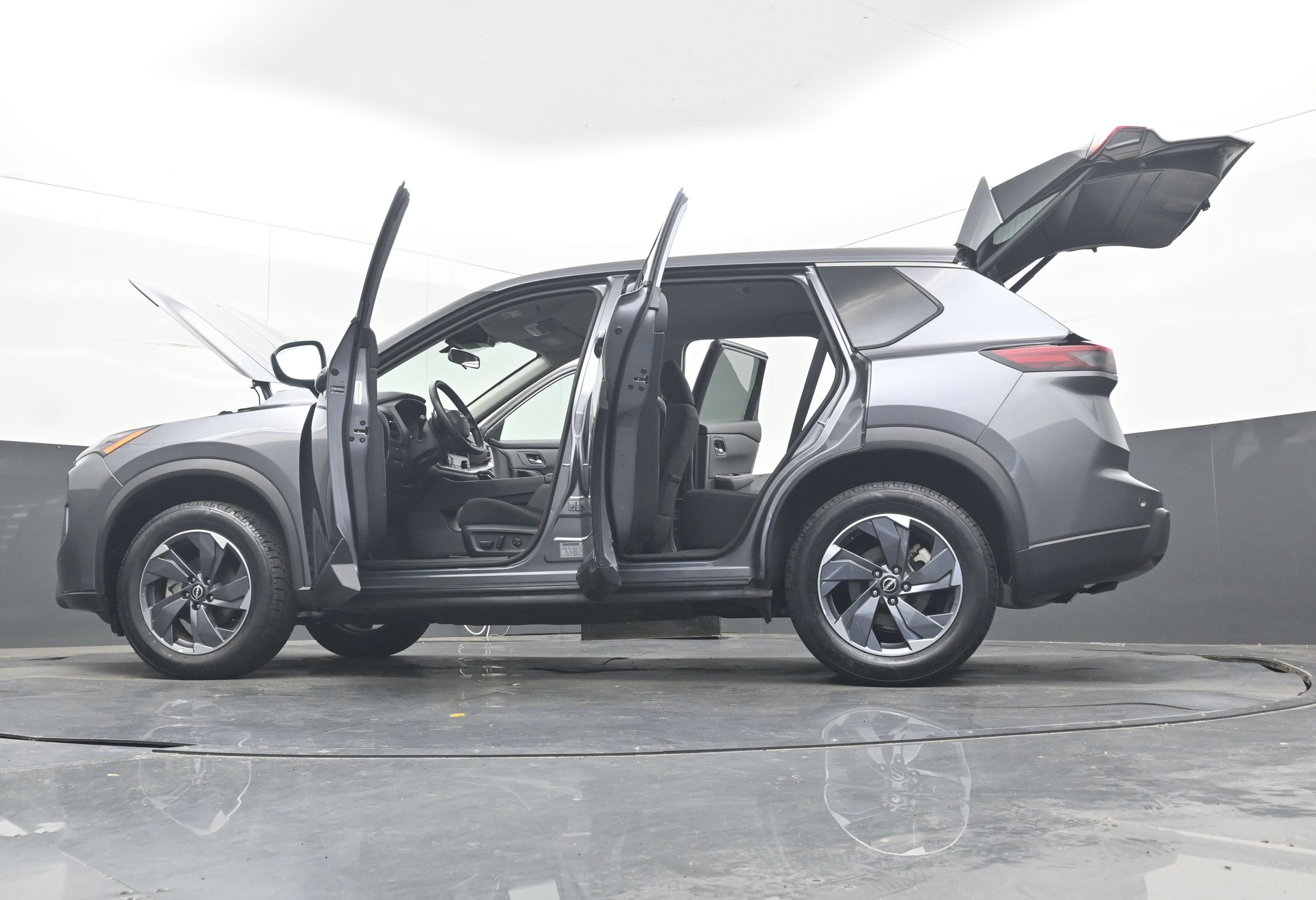 Used 2025 Nissan Rogue SV FWD image 40