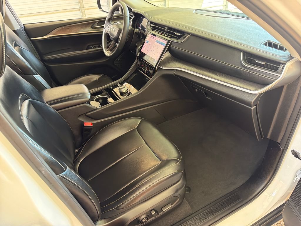 Used 2023 Jeep Grand Cherokee L Limited AWD/4WD image 29