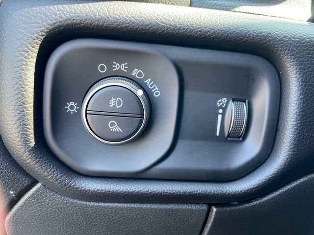 New 2025 RAM 2500 Big Horn AWD/4WD image 17