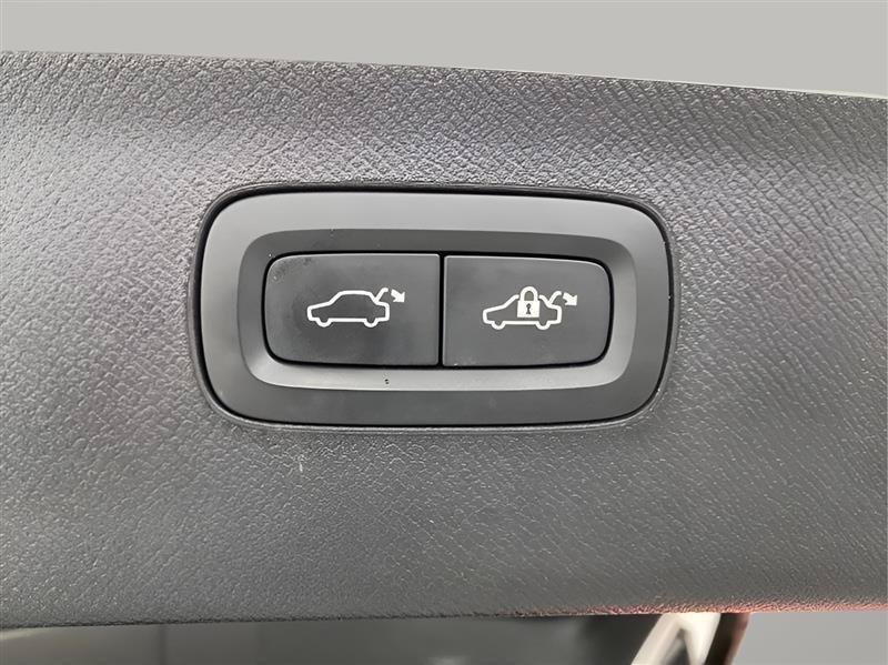 Used 2017 Volvo XC90 T6 Momentum w/ Vision Package AWD/4WD image 12