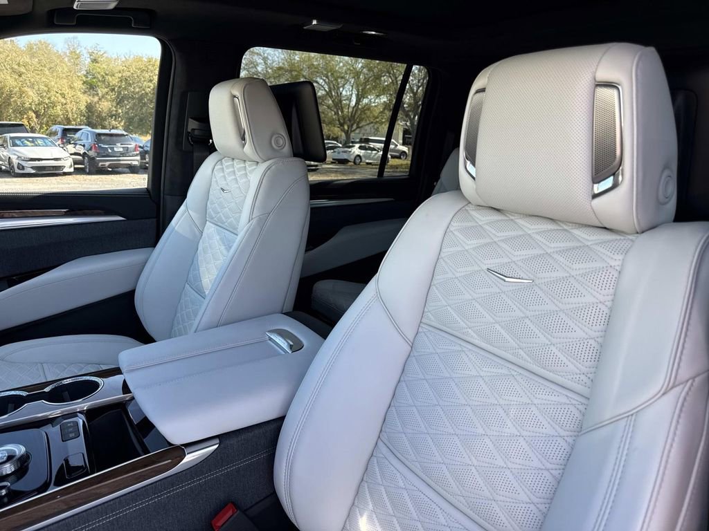 New 2026 Cadillac Escalade ESV Platinum Sport w/ LPO, ONYX Package image 22