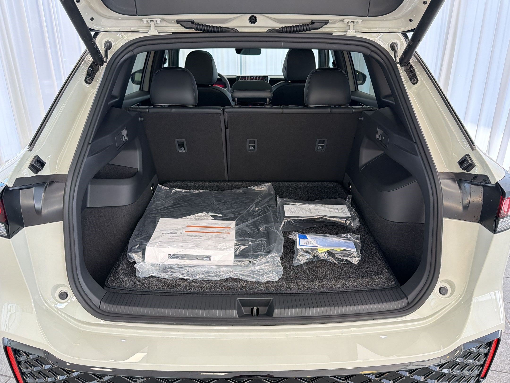 New 2026 Volkswagen Tiguan SE R-Line FWD image 33